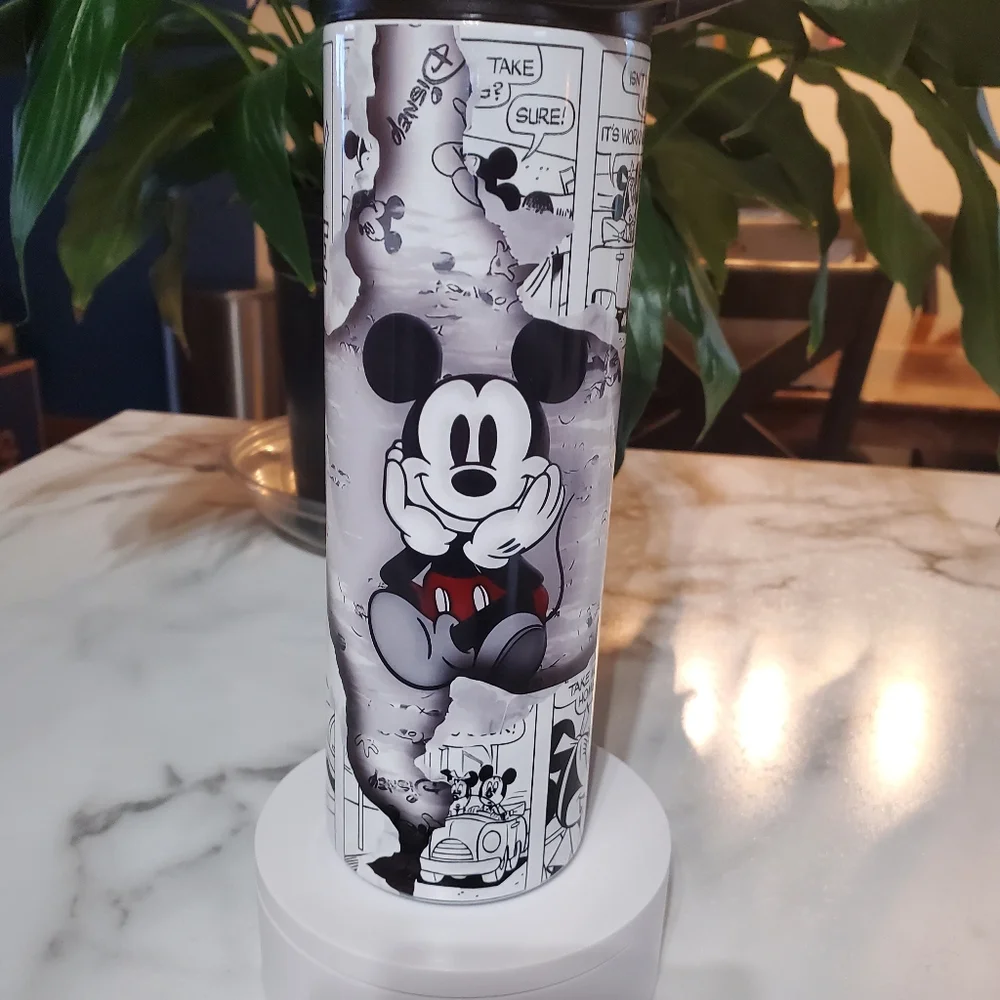 Mickey Mouse Comic Strip 20oz Tumbler  with duo lids 🎉sale